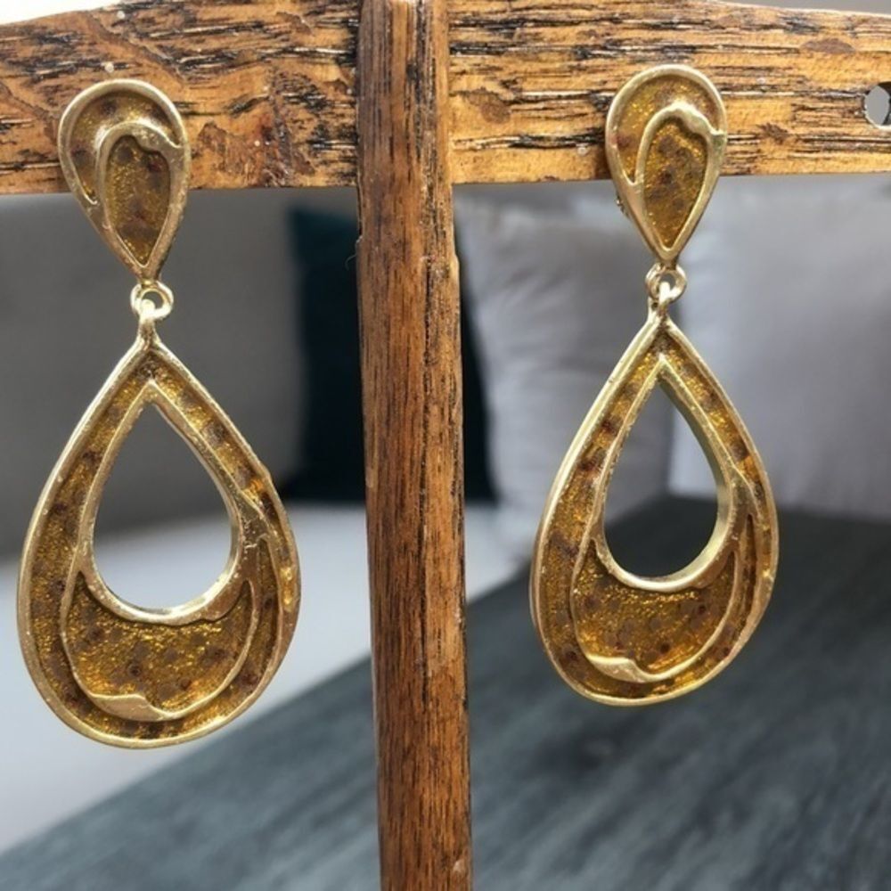 Vintage Tortious Shell Clip On Earrings